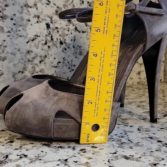 Gorgeous Giorgio Armani Dark Iron grey pumps - Picture 7 of 12